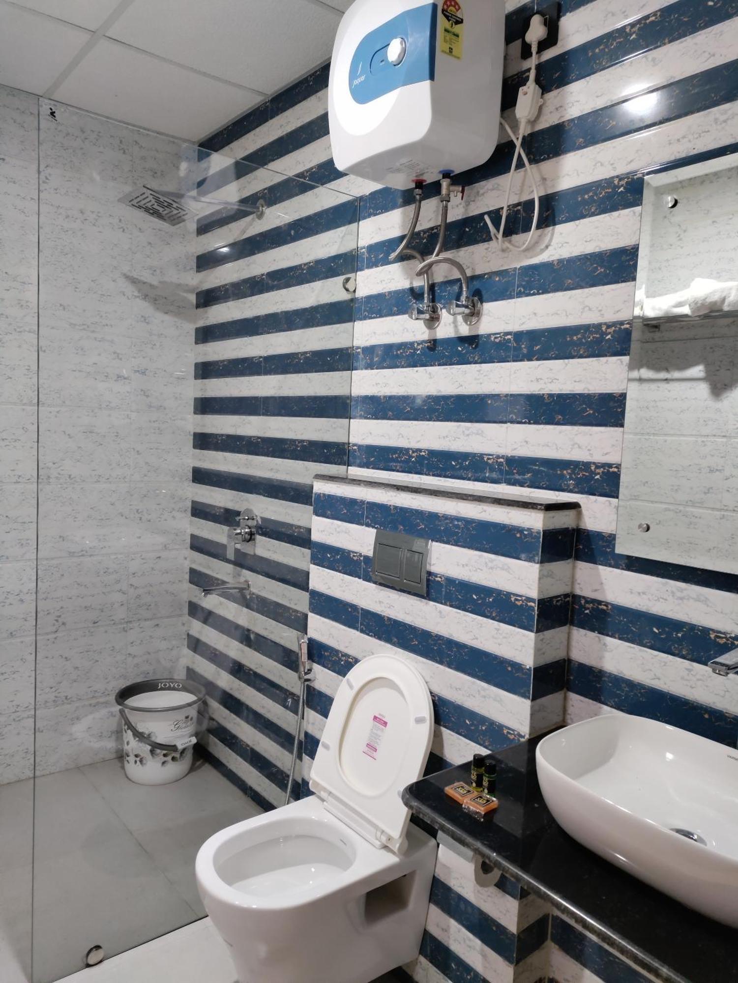 Emerald Suites Велика Нойда Номер фото