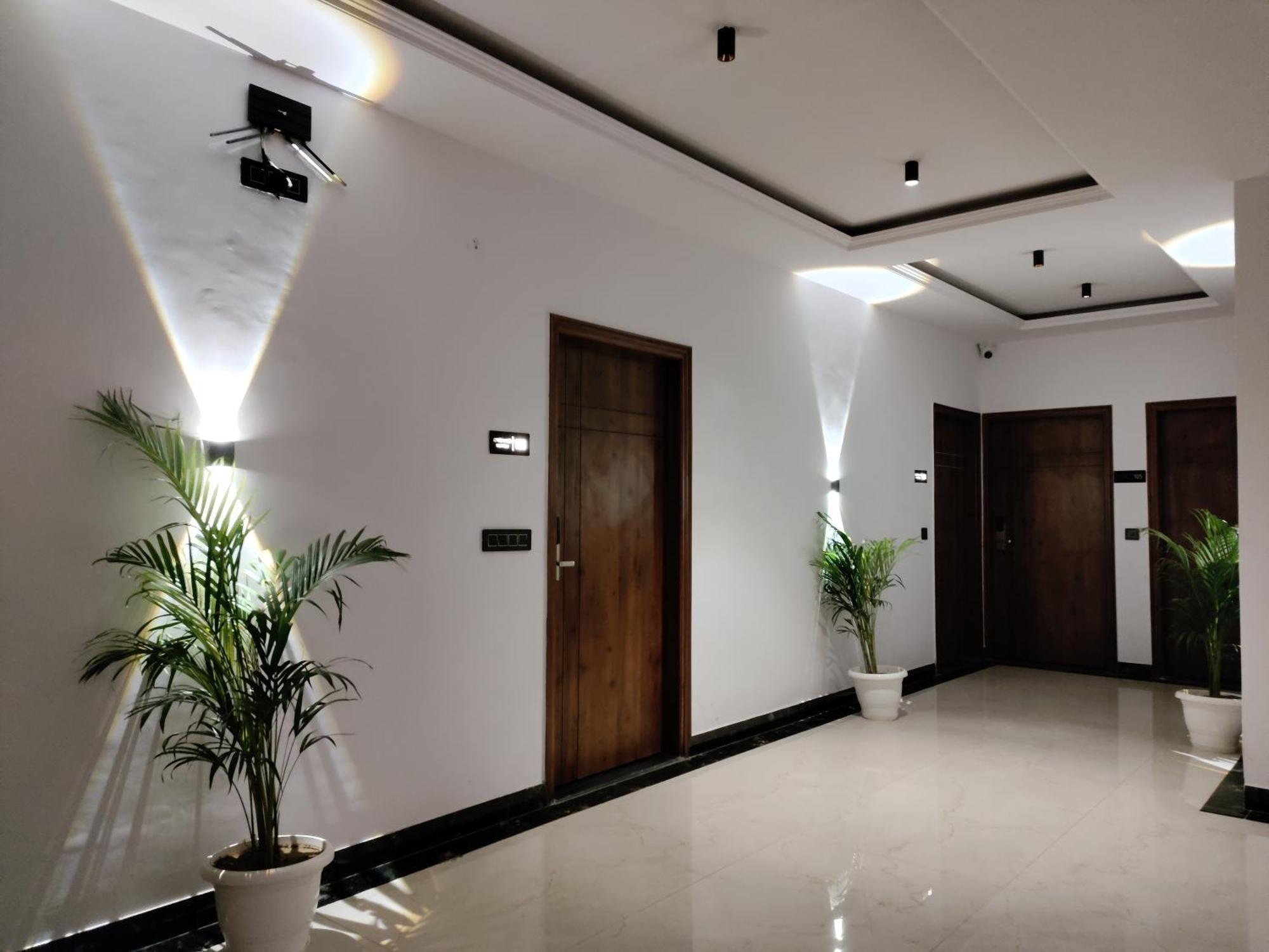 Emerald Suites Велика Нойда Екстер'єр фото