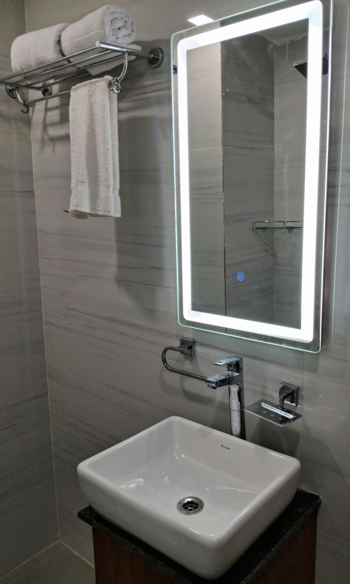 Emerald Suites Велика Нойда Номер фото